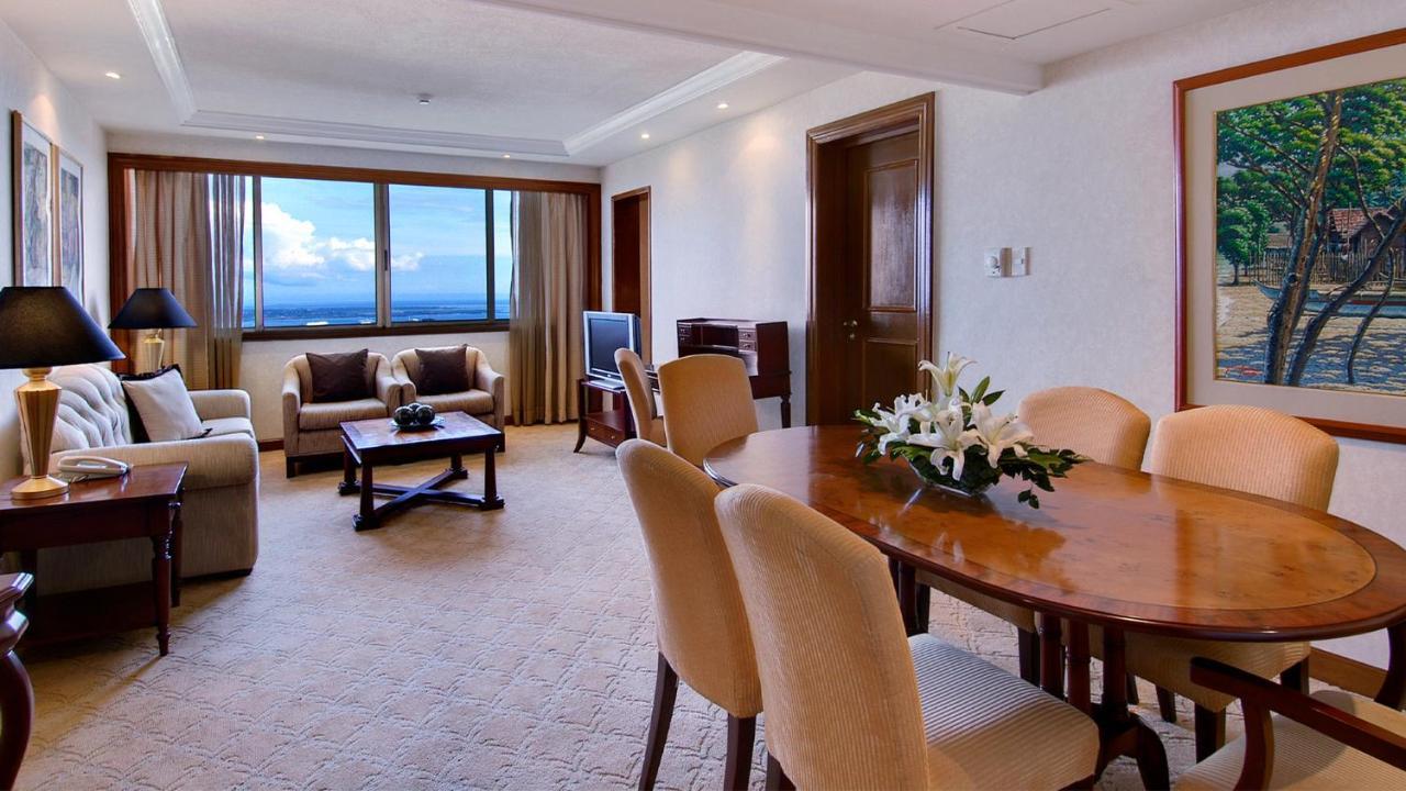 Hotel Marco Polo Plaza Cebu Zewnętrze zdjęcie A suite at the Hilton