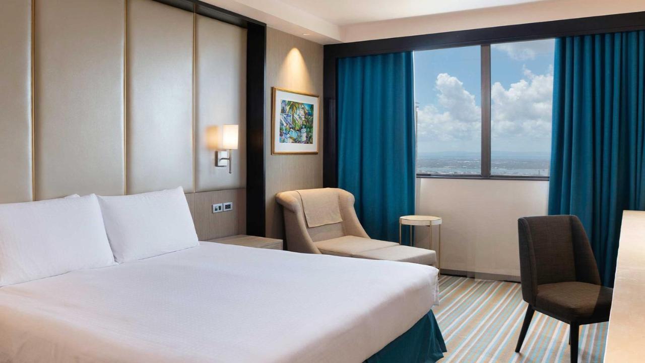 Hotel Marco Polo Plaza Cebu Zewnętrze zdjęcie A room at the hotel