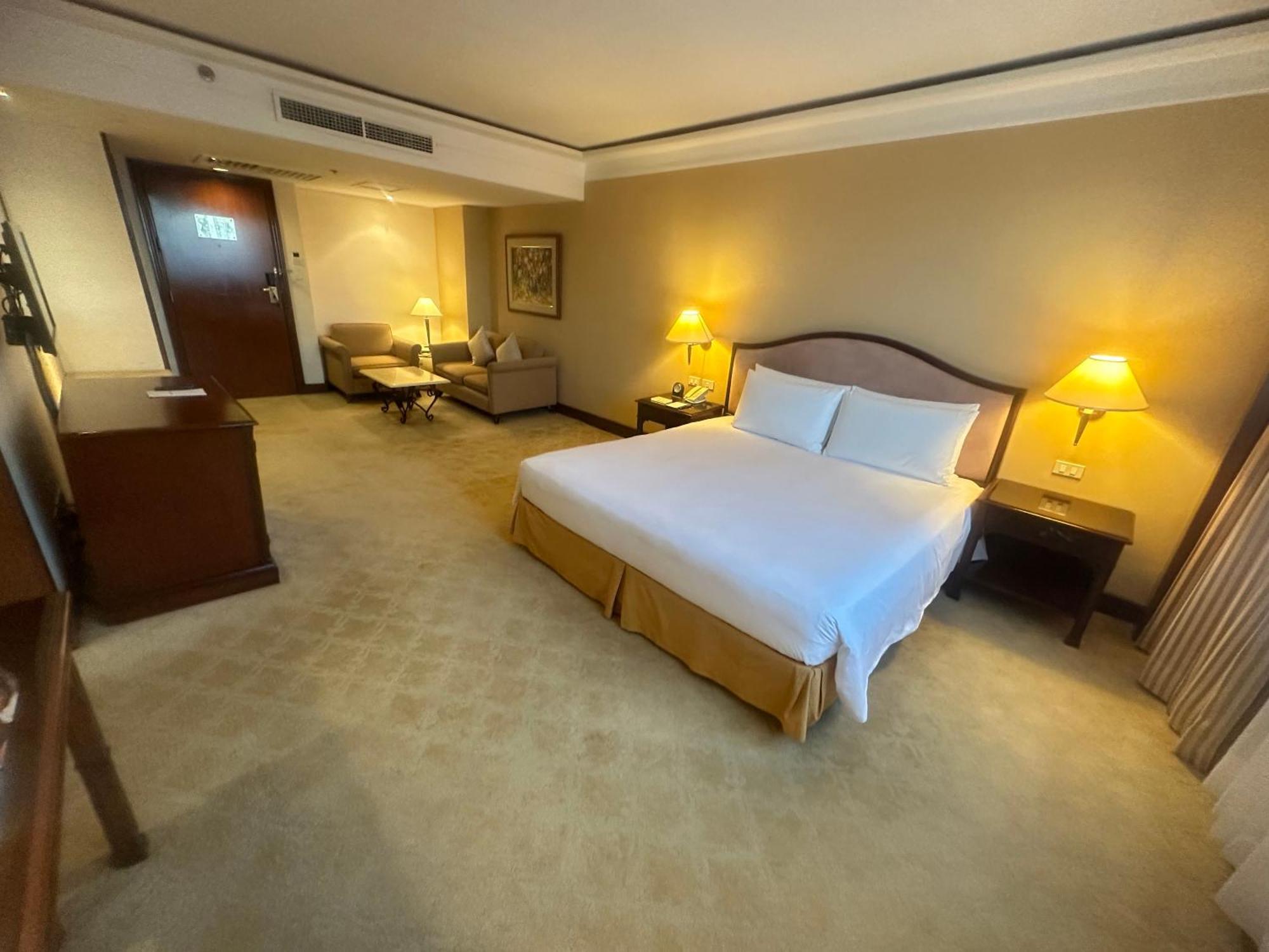 Hotel Marco Polo Plaza Cebu Zewnętrze zdjęcie A room at the hotel
