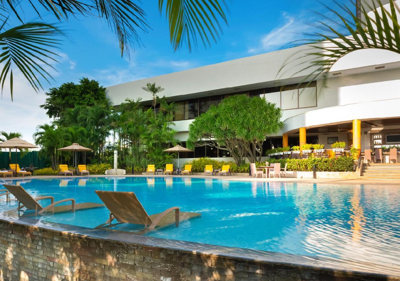 Hotel Marco Polo Plaza Cebu Zewnętrze zdjęcie The pool at the hotel