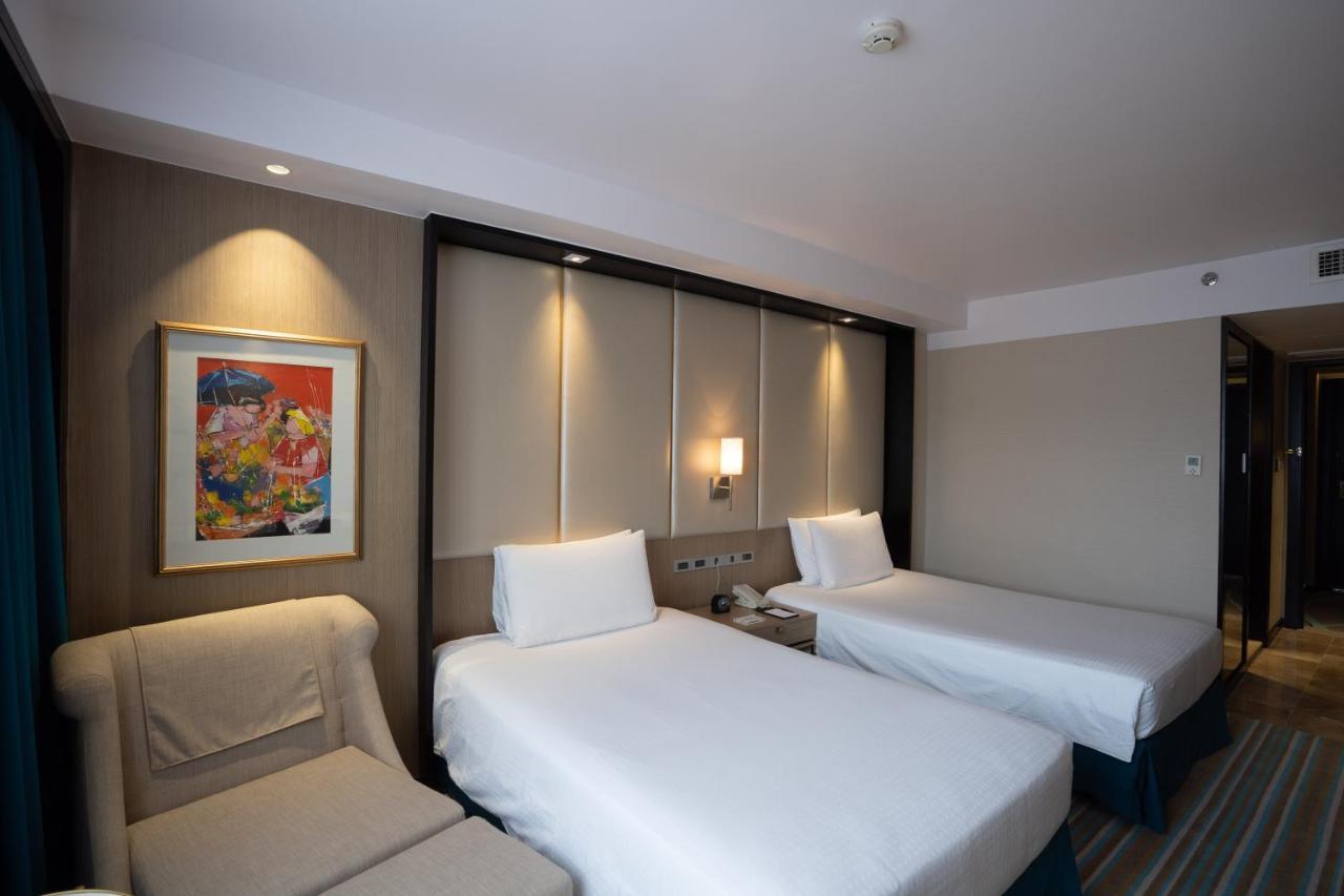 Hotel Marco Polo Plaza Cebu Zewnętrze zdjęcie A room at the hotel