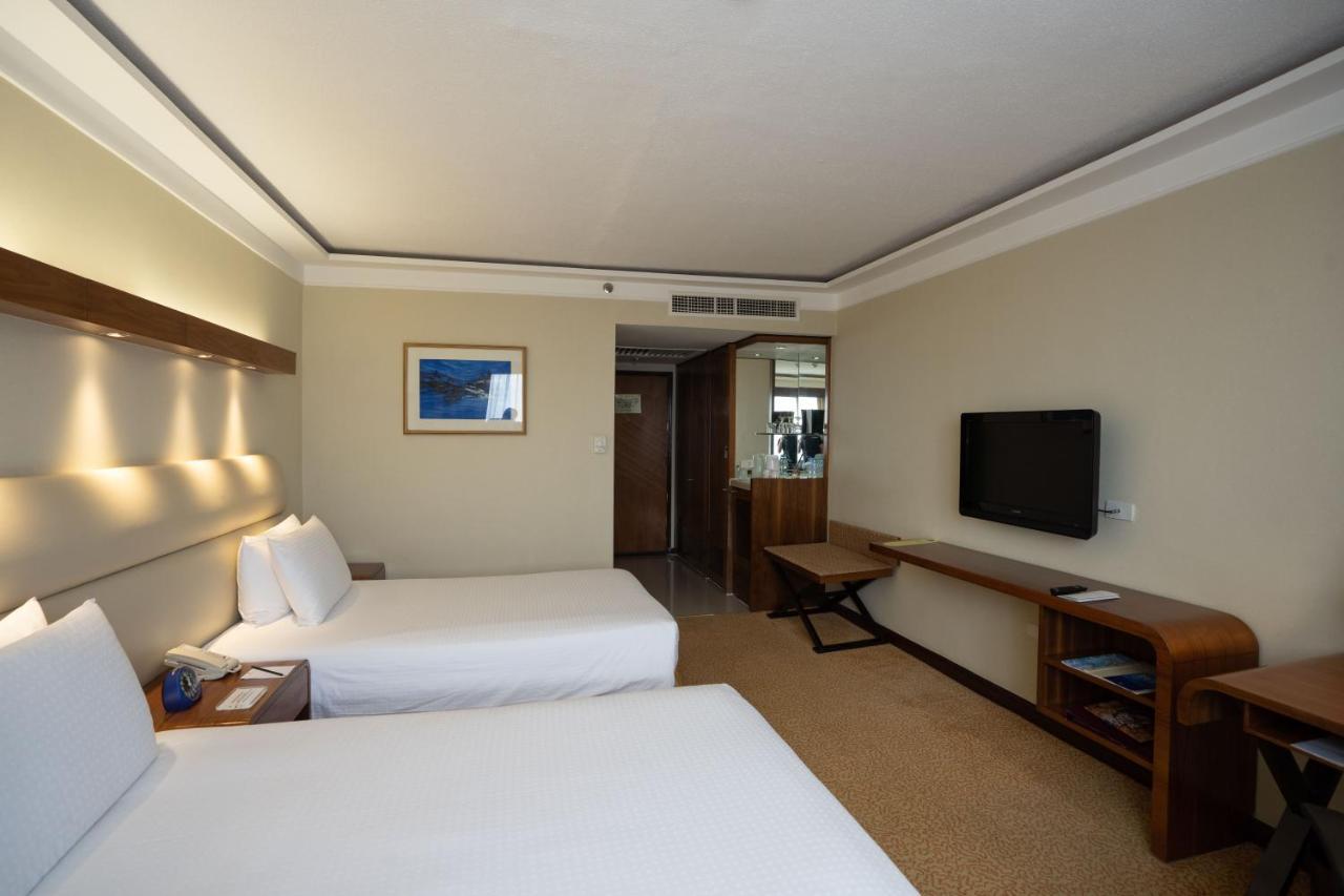 Hotel Marco Polo Plaza Cebu Zewnętrze zdjęcie A room at the hotel